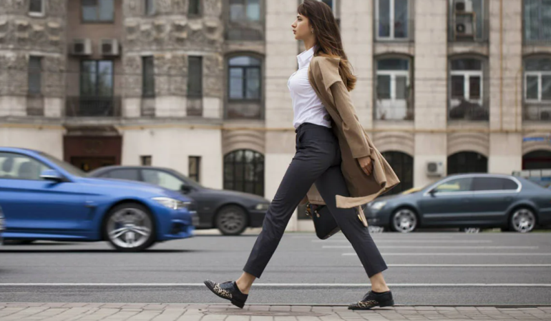 Девушка идет к психологу